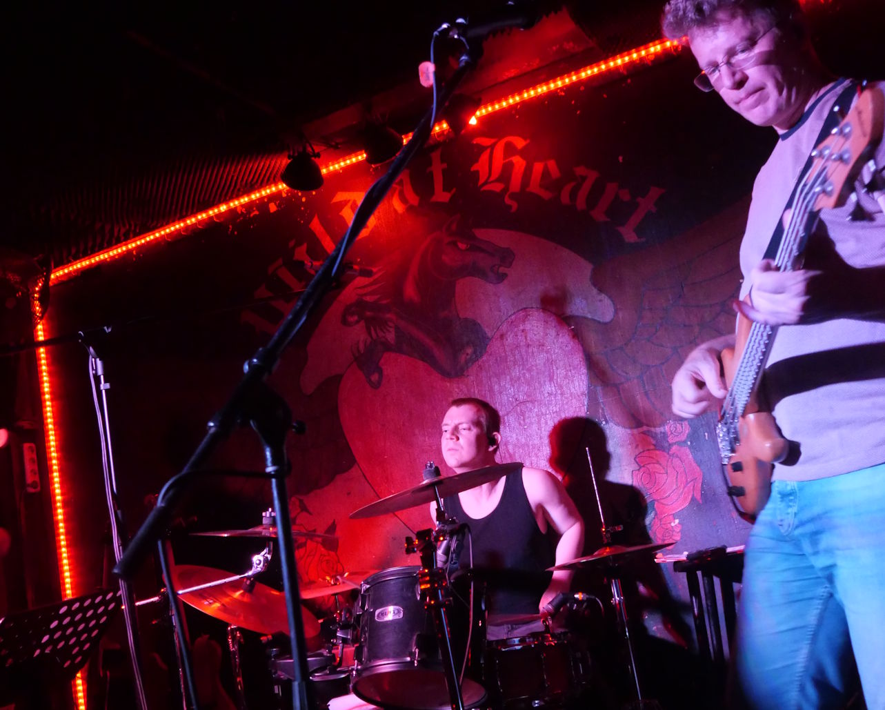 Die Berliner Pop-Band Spätkauf bei einem Konzert im Waschhaus Potsdam